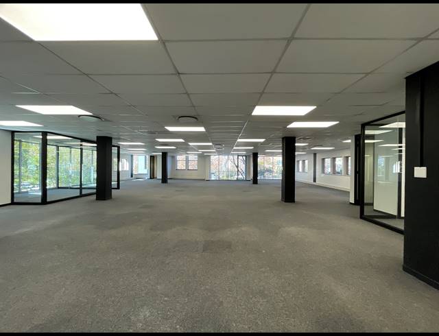 369M² OFFICE TO LET IN BRYANSTON